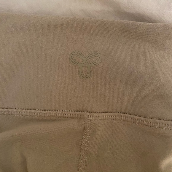 Aritzia TNA leggings - Picture 4 of 6